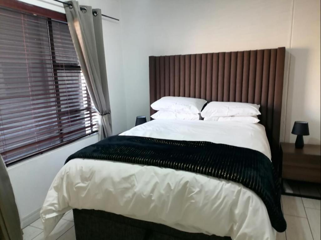 Emabheleni Executive Suites Westpoint Johannesburg Szoba fotó
